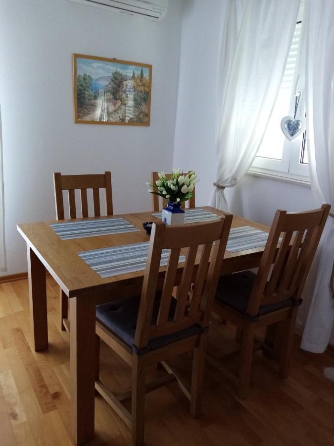 Apartman Mikola With Sea View Trogir Eksteriør bilde