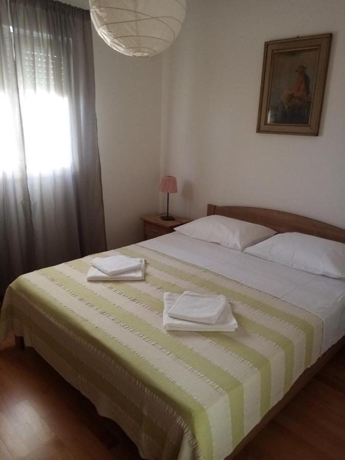 Apartman Mikola With Sea View Trogir Eksteriør bilde