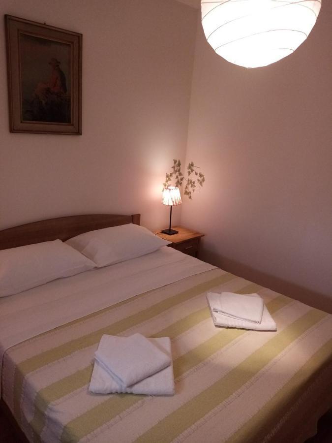 Apartman Mikola With Sea View Trogir Eksteriør bilde