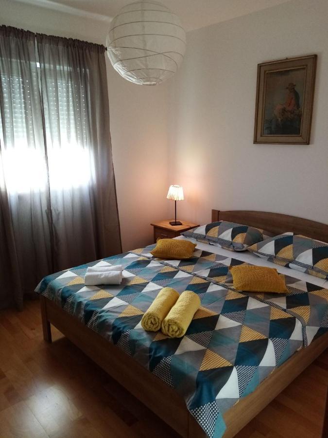 Apartman Mikola With Sea View Trogir Eksteriør bilde