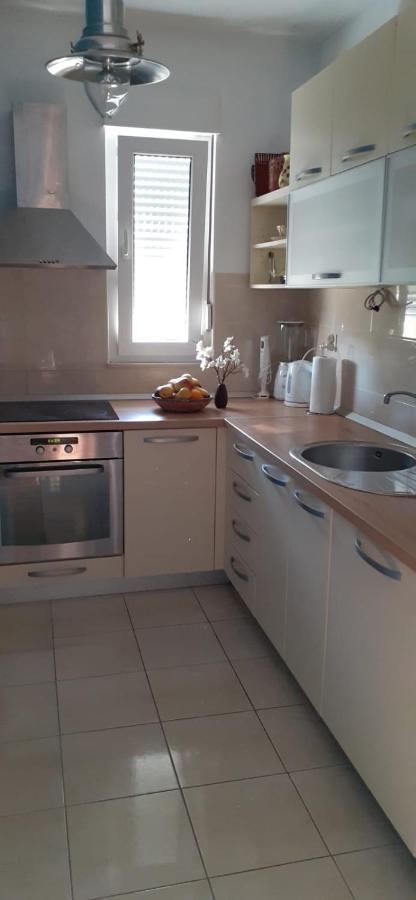 Apartman Mikola With Sea View Trogir Eksteriør bilde
