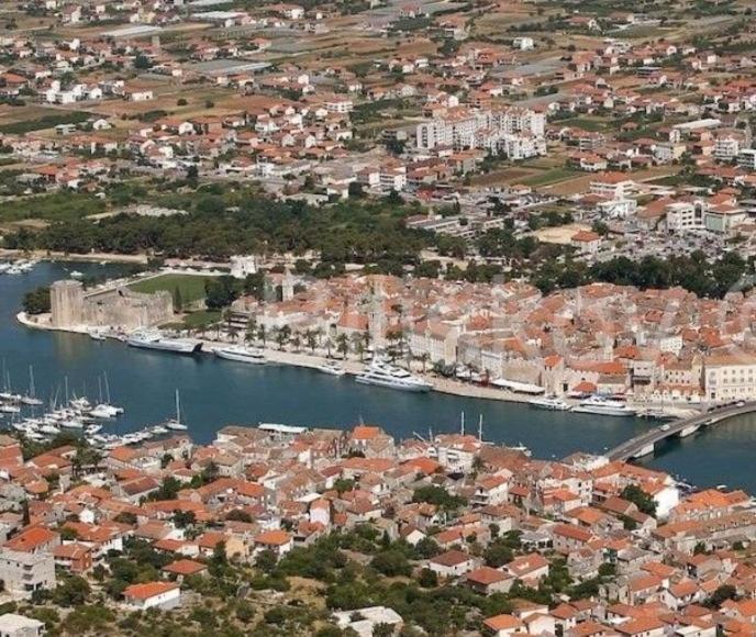 Apartman Mikola With Sea View Trogir Eksteriør bilde