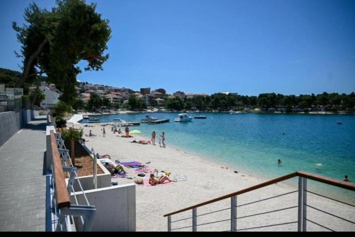 Apartman Mikola With Sea View Trogir Eksteriør bilde